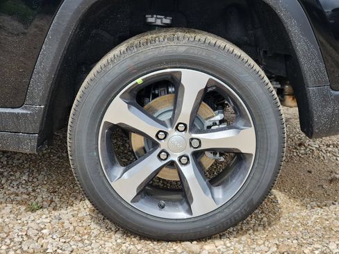 New 2026 Jeep Grand Cherokee Limited RWD image 7