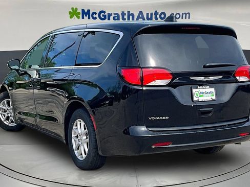 Used 2024 Chrysler Voyager LX FWD image 5