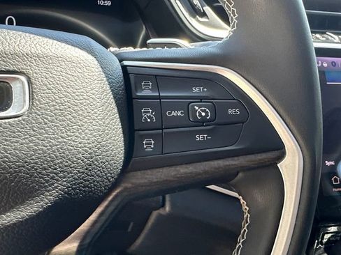 Used 2023 Jeep Grand Cherokee L Limited AWD/4WD image 31
