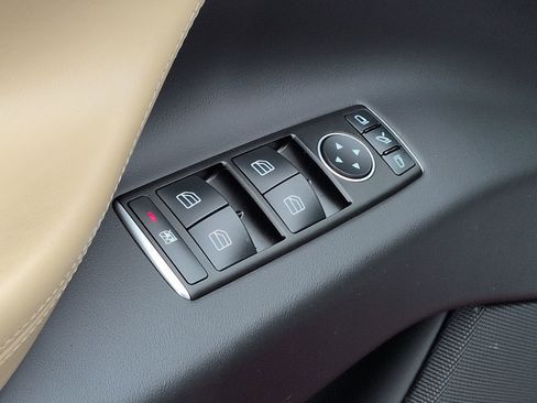 Used 2016 Tesla Model X 90D image 10