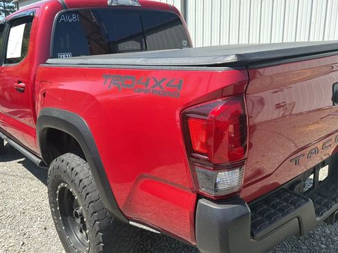 Used 2019 Toyota Tacoma TRD Off-Road AWD/4WD image 3