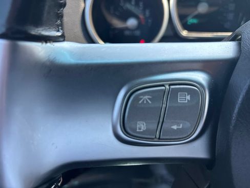Used 2004 Chevrolet SSR w/ Preferred Equipment Group RWD image 17