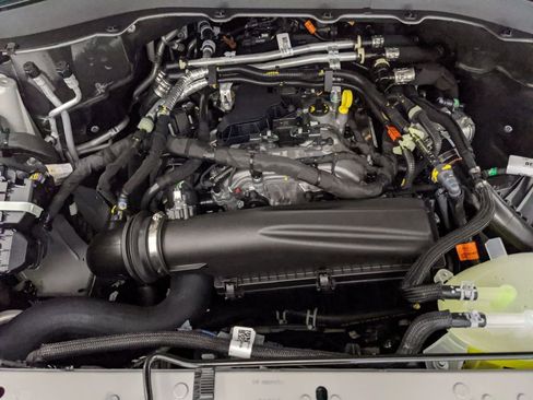 New 2025 Ford Explorer Active image 28