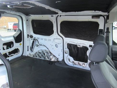 Used 2020 Ford Transit Connect XLT image 11