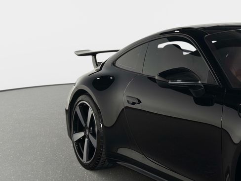 Used 2025 Porsche 911 Carrera RWD image 18