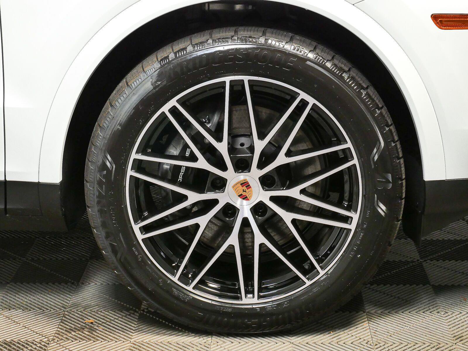 New 2026 Porsche Cayenne Coupe AWD/4WD image 40
