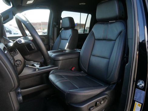 Used 2024 Chevrolet Suburban RST w/ Luxury Package AWD/4WD image 10