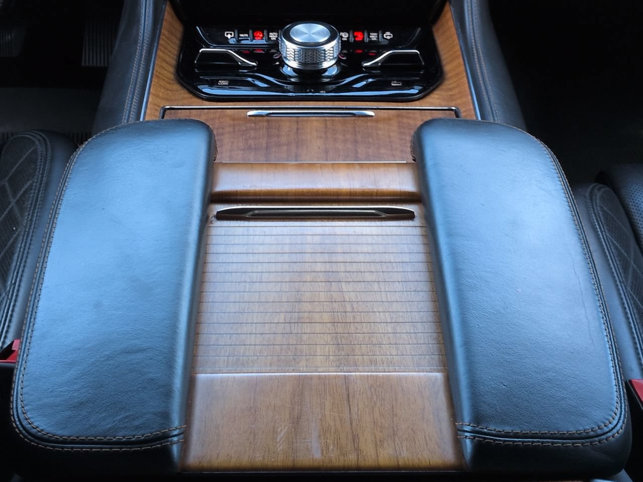 Used 2024 Jeep Grand Wagoneer L Series III AWD/4WD image 19