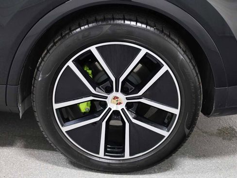 Certified 2025 Porsche Cayenne E-Hybrid image 39