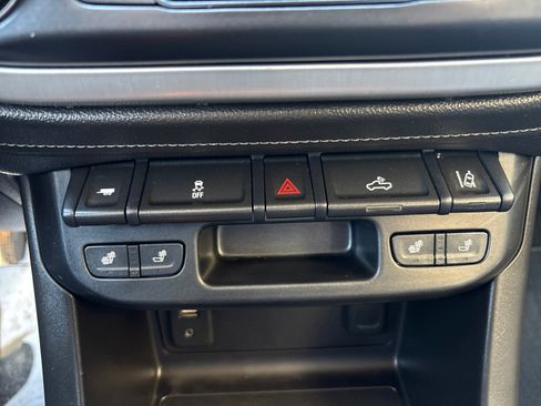 Used 2016 GMC Canyon SLT image 19