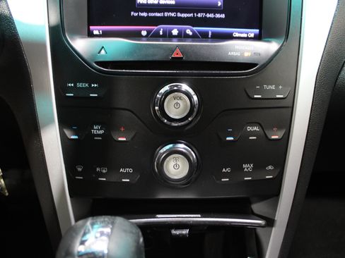 Used 2013 Ford Explorer XLT FWD image 18