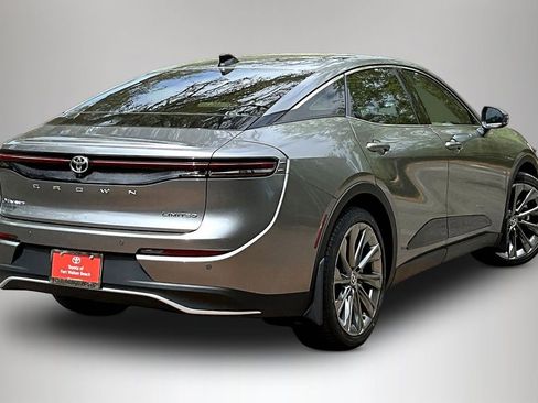 Used 2025 Toyota Crown w/ Advanced Technology Package AWD/4WD image 5