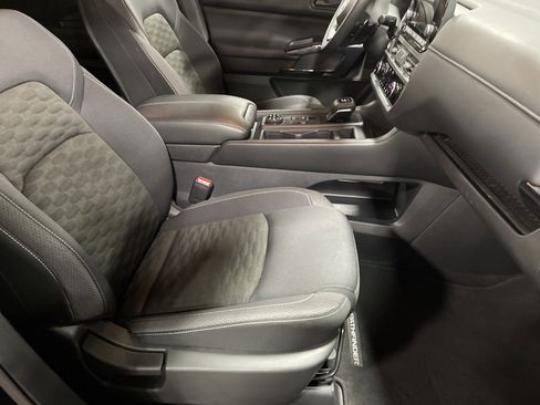 Used 2024 Nissan Pathfinder S image 14