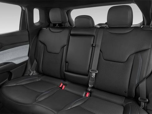 Used 2023 Jeep Compass High Altitude AWD/4WD image 11