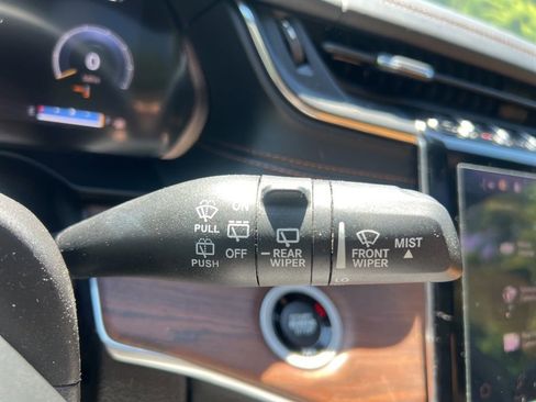 Used 2023 Jeep Grand Cherokee L Summit w/ Advanced Protech Group IV AWD/4WD image 28