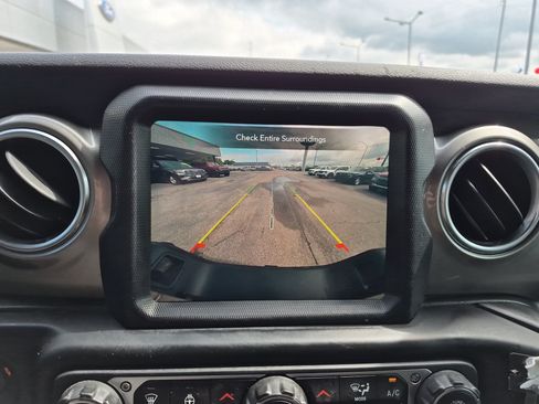 Used 2020 Jeep Gladiator Overland AWD/4WD image 36