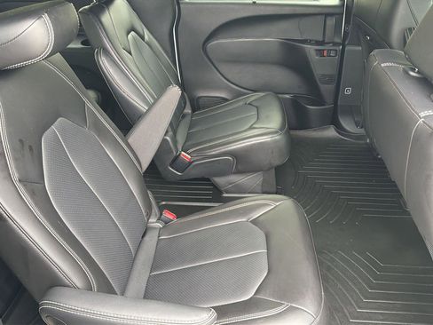 Used 2024 Chrysler Pacifica Touring-L w/ S Appearance Package FWD image 26