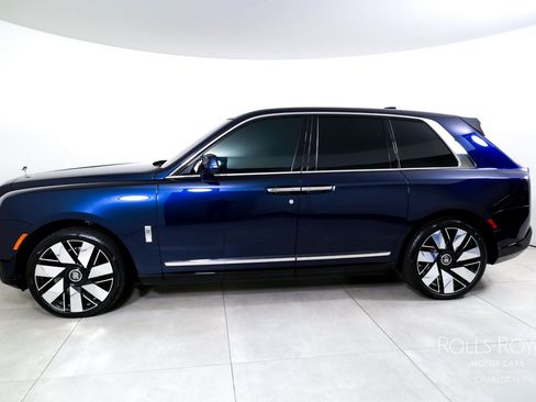 Used 2025 Rolls-Royce Cullinan AWD/4WD image 3