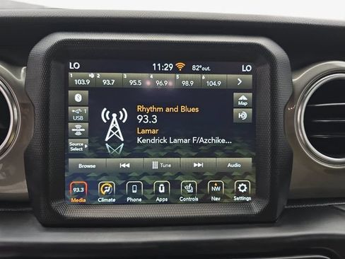 Used 2022 Jeep Wrangler Unlimited Sahara w/ Cold Weather Group AWD/4WD image 22