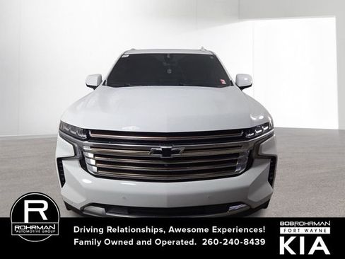 Used 2022 Chevrolet Suburban High Country image 3