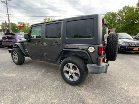 Used 2016 Jeep Wrangler Unlimited Sahara w/ Connectivity Group AWD/4WD image 6