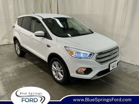 Used 2019 Ford Escape SE image 1