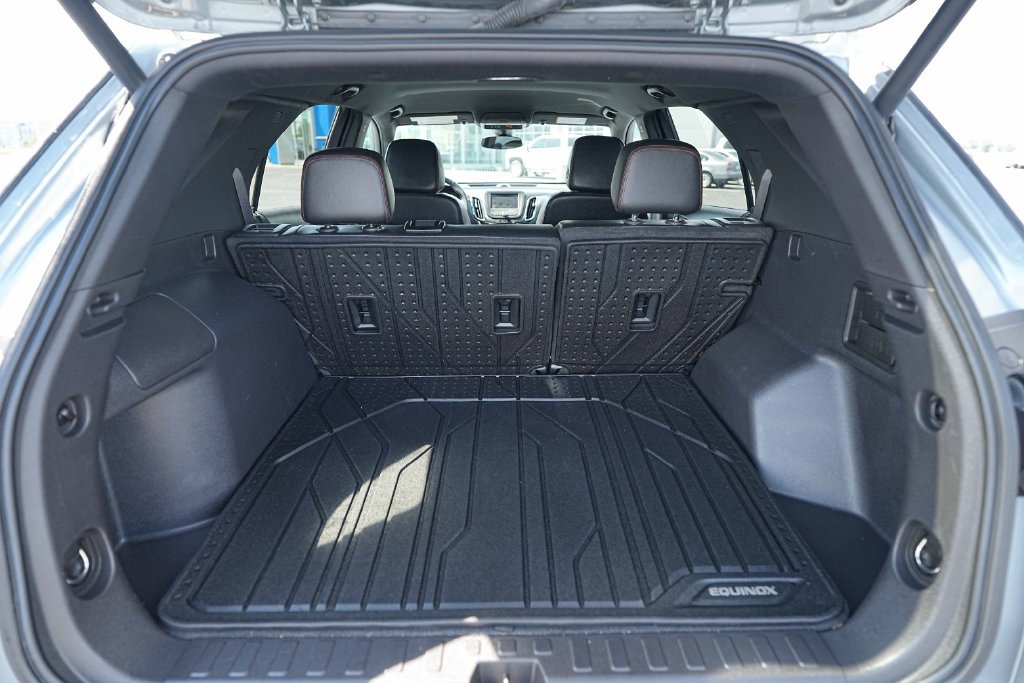Used 2024 Chevrolet Equinox RS w/ LPO, Floor Liner Package AWD/4WD image 16