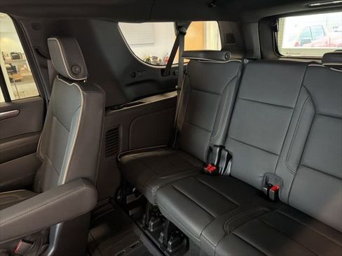 New 2026 Chevrolet Suburban Premier image 21