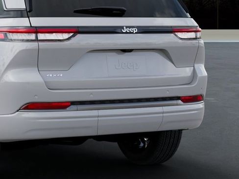 New 2026 Jeep Grand Cherokee Limited AWD/4WD image 13