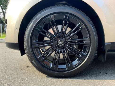 New 2025 Land Rover Range Rover SE image 11