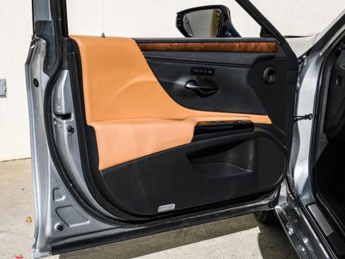 Used 2022 Lexus ES 350 w/ Premium Package image 39