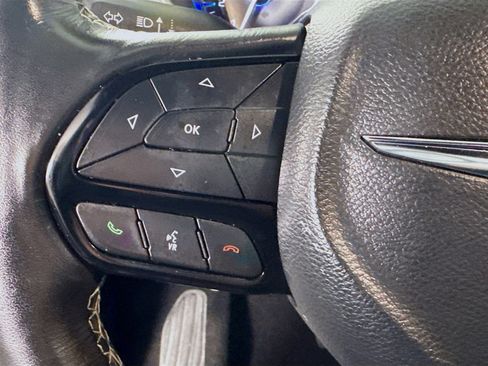 Used 2021 Chrysler Pacifica Touring-L w/ Uconnect Theater Family Group image 14