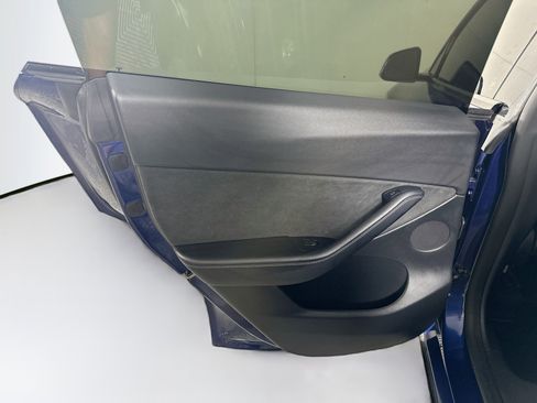 Used 2022 Tesla Model Y Long Range AWD/4WD image 25