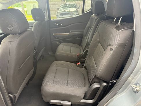 Used 2023 GMC Acadia SLE w/ Driver Convenience Package image 11