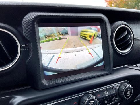 Used 2019 Jeep Wrangler Unlimited Sahara image 23