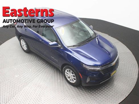 Used 2023 Chevrolet Equinox LT w/ Driver Convenience Package FWD image 3