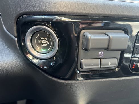 Certified 2022 Chevrolet Silverado 1500 High Country w/ Technology Package image 25