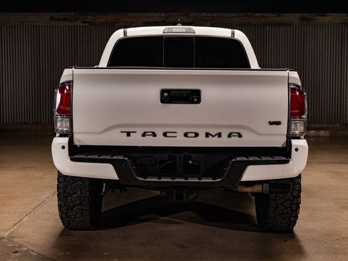 Used 2022 Toyota Tacoma TRD Sport image 8
