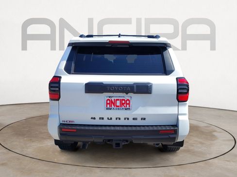 Used 2025 Toyota 4Runner SR5 AWD/4WD image 9