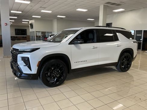 Used 2024 Chevrolet Traverse RS w/ LPO, Floor Liner Package image 3