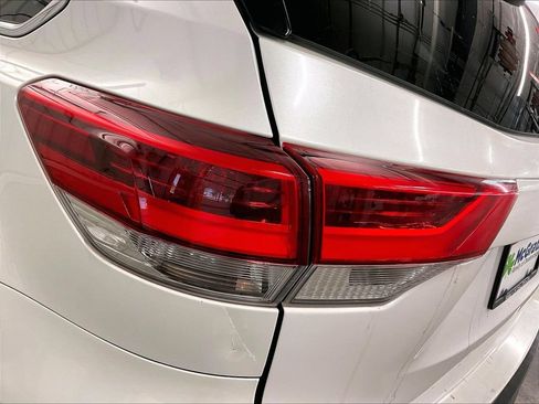 Used 2017 Toyota Highlander XLE w/ Protection Package #3 AWD/4WD image 36