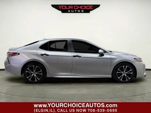 Used 2019 Toyota Camry SE FWD image 8