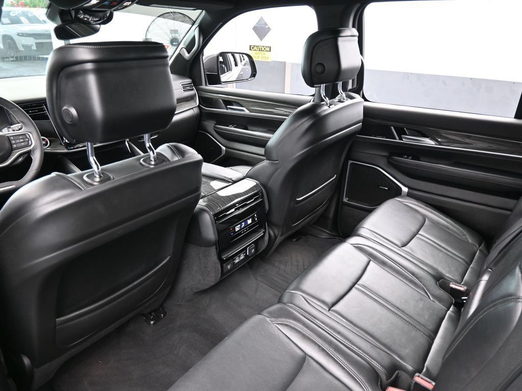 Used 2022 Jeep Wagoneer Series II RWD image 37
