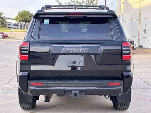 Used 2025 Toyota 4Runner SR5 RWD image 5