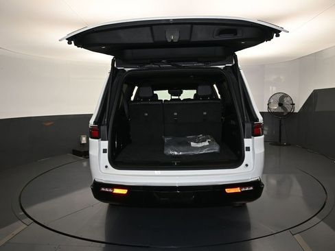 Used 2023 Jeep Wagoneer L Series III w/ Preferred Equipment Group image 40