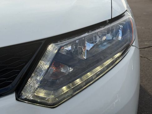 Used 2014 Nissan Rogue SV FWD image 32