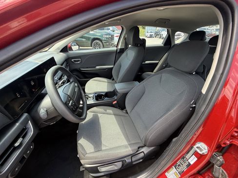 Used 2025 Kia K4 FWD image 28