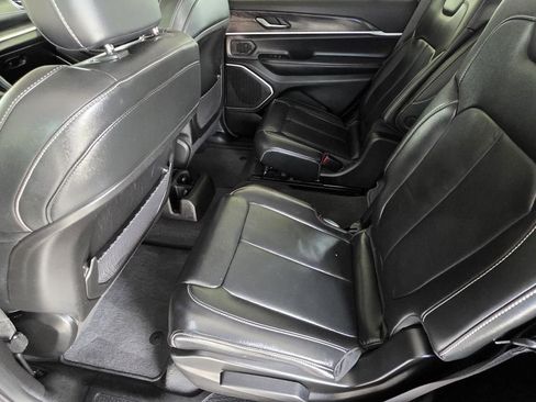 Used 2022 Jeep Grand Cherokee L Limited RWD image 9
