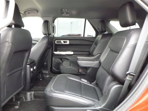 Used 2021 Ford Explorer XLT w/ Equipment Group 202A AWD/4WD image 6