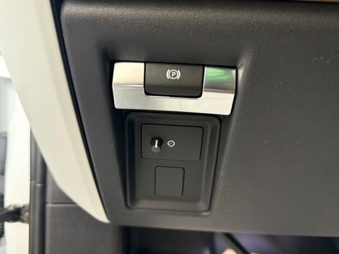 Used 2025 Land Rover Defender 110 S image 38